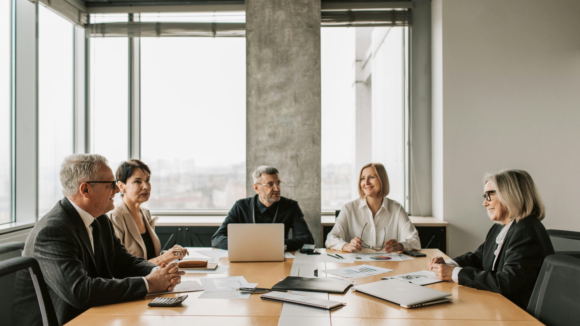 La complexité de la sélection : comprendre les perspectives des conseils d'administration dans le recrutement de CEO cover